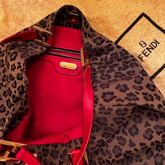Authentic Vintage FENDI 3 piece set! Mint Condition! Leopard tote, cosmetic bags - Picture 6 of 10